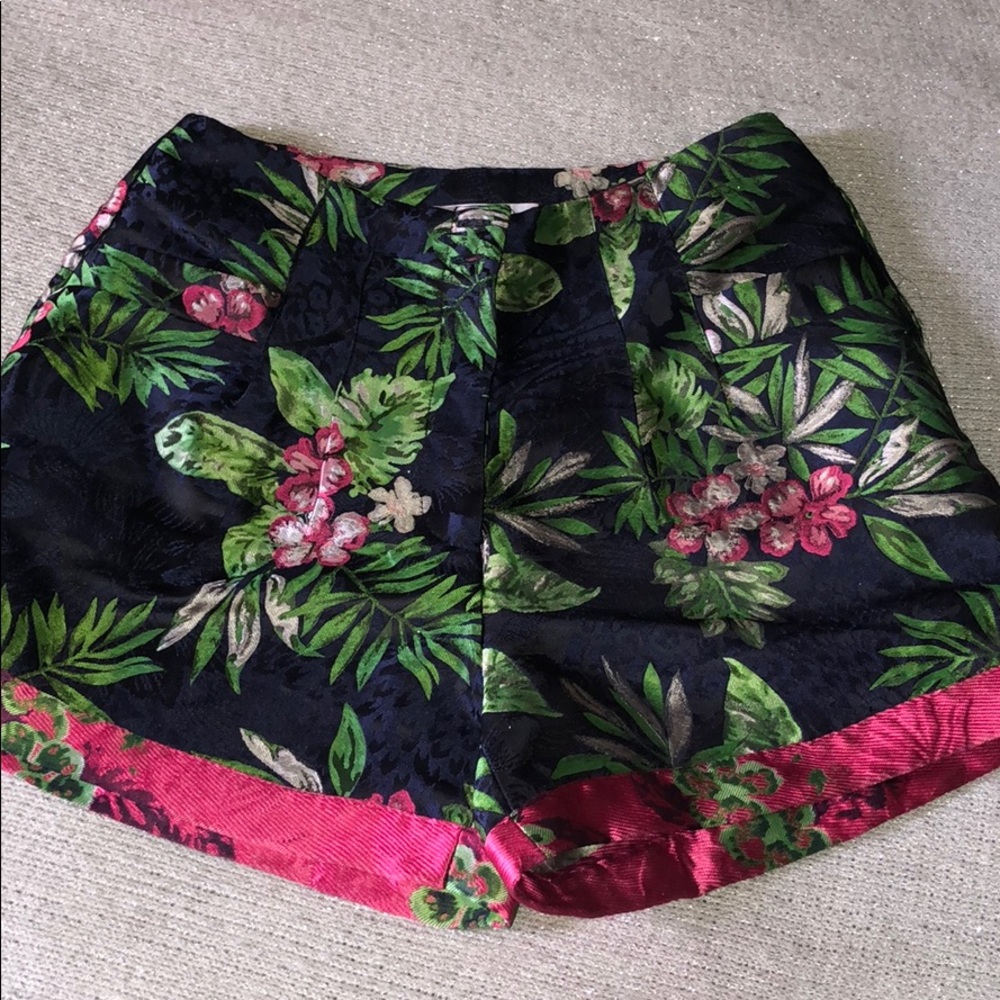 Floral short